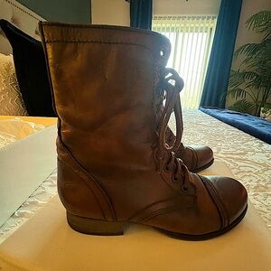 Steve Madden “Troopa” boot size 8 1/2 in brown.